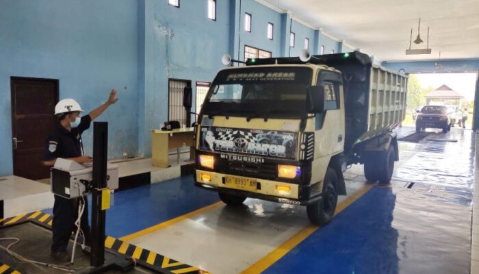 Pangkas Waktu Antrean, Layanan Drive Thru Uji KIR Dishub Sidoarjo Diserbu Pemohon