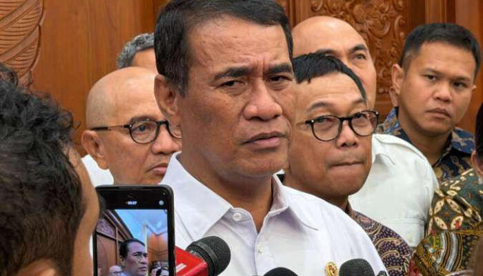 Amran Copot Delapan Pejabat Bulog dan Bapanas Usai Dugaan Oplos Beras SPHP