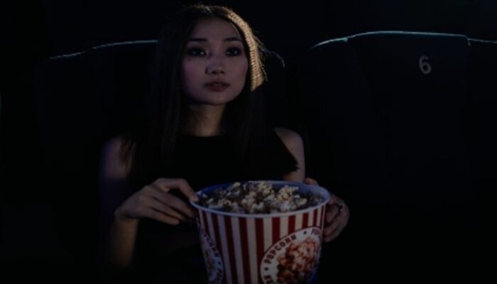 Mengapa Kita Gemar Ditakuti? Ini Penjelasan Ilmiah di Balik Candu Menonton Film Horor
