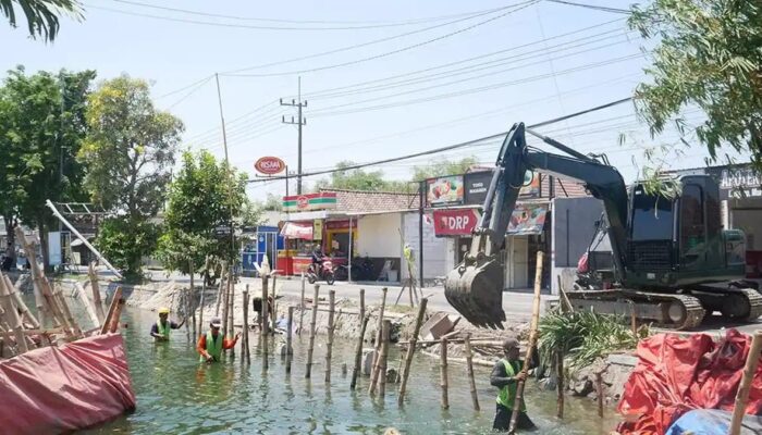 Deviasi Minus 9 Persen, Bupati Subandi Semprot Kontraktor Jembatan Candinegoro dan Instruksikan Lembur 2 Sif
