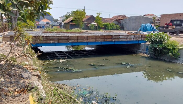 Nekat Bangun Jembatan Tanpa Izin, Pabrik Rokok di Tanggulangin Terancam Sanksi