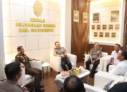Perkuat Sinergi CJS, Kapolres Mojokerto Boyong PJU Sambangi Kejari dan PN