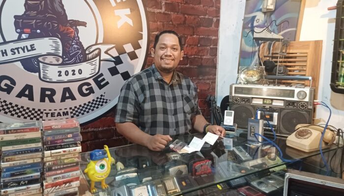 Djadoelrek Surabaya Hidupkan Kembali Tren Walkman dan Kaset Pita