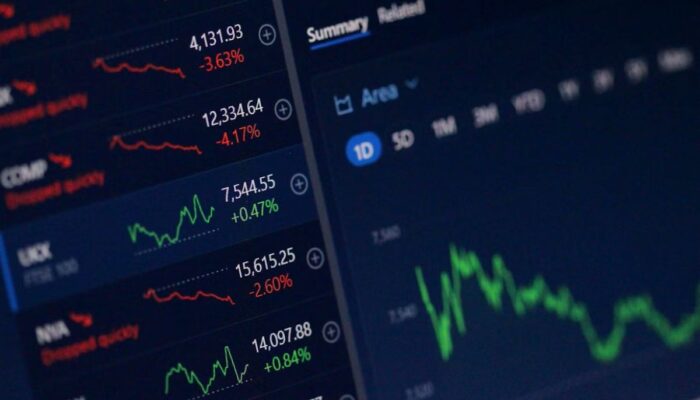 IHSG Terjun ke 5.975, Asing Borong Saham GOTO