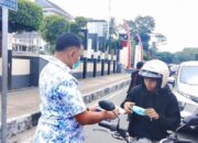 Lanjutkan Instruksi Wali Kota, Bagian Protokol Pemkot Ambon Bagikan 5.000 Masker