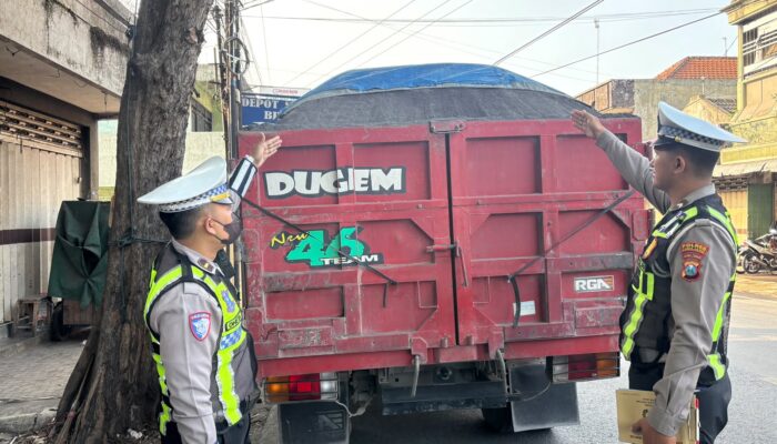 25 Truk Langgar Jam Operasional di Lumajang Ditindak