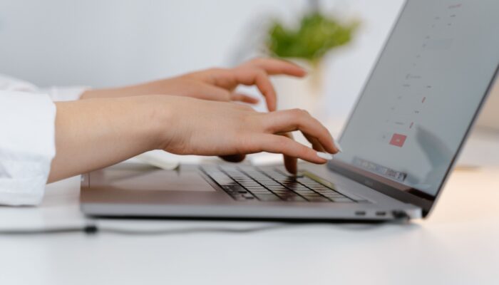 Kinerja Laptop Melambat hingga 40%? Ini Penyebab Teknis dan 6 Cara Mengatasinya