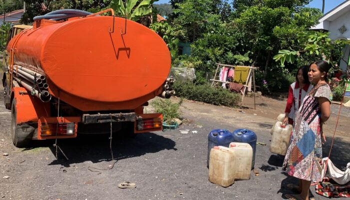 Khusnul Khuluk Rutin Kirim Air Bersih Saat Kemarau