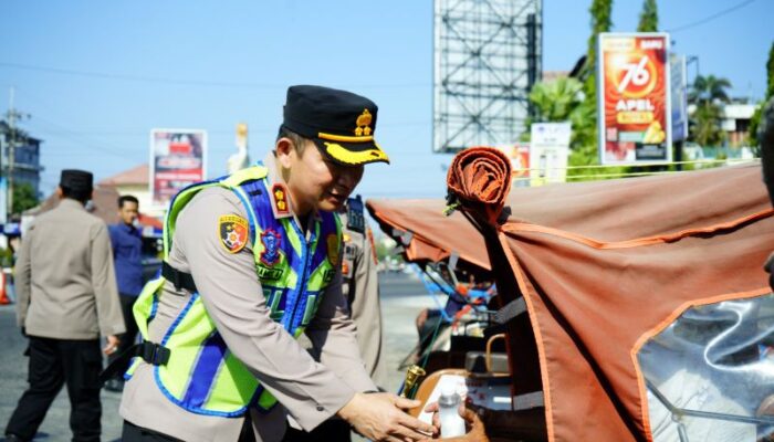 Kapolres Ponorogo Rangkul Abang Becak, Perkuat Kedekatan Polisi dan Masyarakat