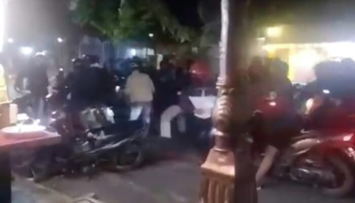 Geng Motor Serang Tiga Angkringan di Mojokerto, Tiga Orang Luka-Luka