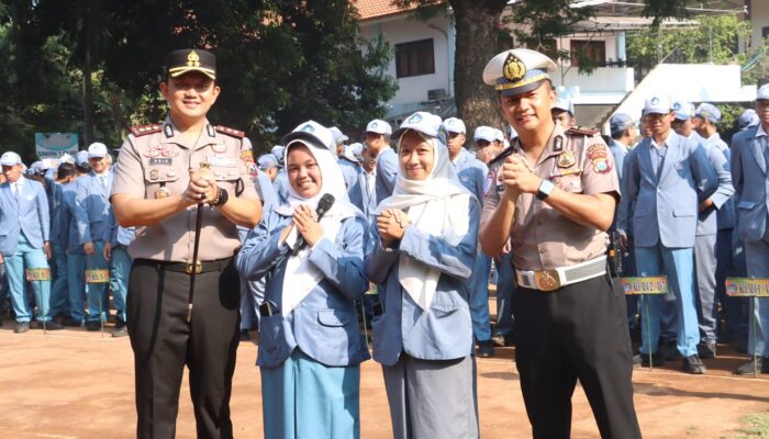 Polisi Peduli Pendidikan, Kapolres Mojokerto Sapa Siswa SMAN 1 Puri