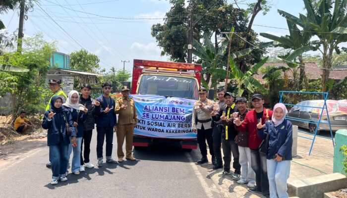 BEM Lumajang Salurkan 7.000 Liter Air untuk Gucialit