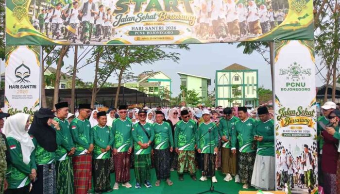 8.000 Peserta Meriahkan Jalan Sehat PCNU Bojonegoro, Bupati Tekankan Prestasi Santri