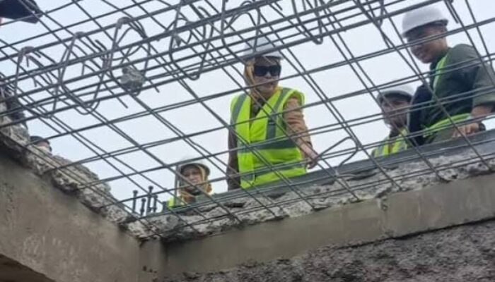 Tinjau Proyek Rp8,6 Miliar, Wabup Mimik Tegaskan Kualitas Gedung RSUD RT Notopuro Tanpa Akal-aalan