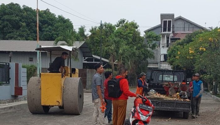 Tanpa Papan Nama, Proyek Pemeliharaan Jalan di Perumahan Pondok Mutiara Sidoarjo Disorot Warga