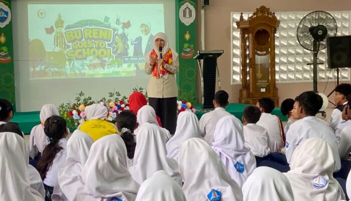 Sapa Pelajar Surabaya, Reni Astuti Ingatkan Keterbatasan Ekonomi Bukan Halangan Meraih Cita-Cita