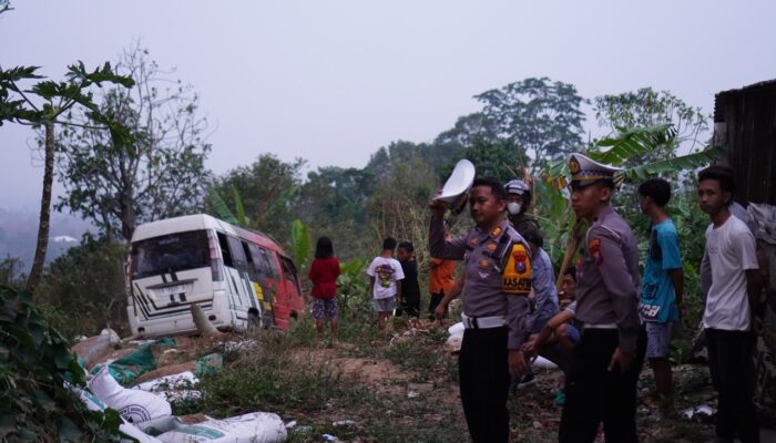 Respons Cepat, Polisi Pastikan Seluruh Korban Rem Blong Elf di Gotekan Pacet Selamat