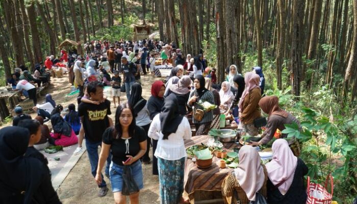Pasar Pangupo Jiwo Suguhkan Kuliner dan Nuansa Tempo Dulu