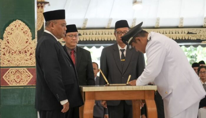 Bupati Sleman Minta Lima Lurah Hasil PAW Berdayakan Warga