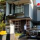 KPK Sita BMW Listrik dari Rumah Ashraff Abu di Semarang