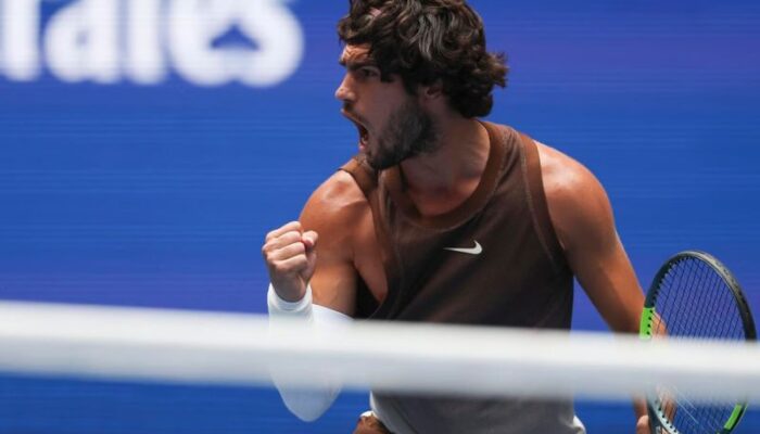Alcaraz Atasi Empat Set Point, Melaju ke Perempat Final Wina