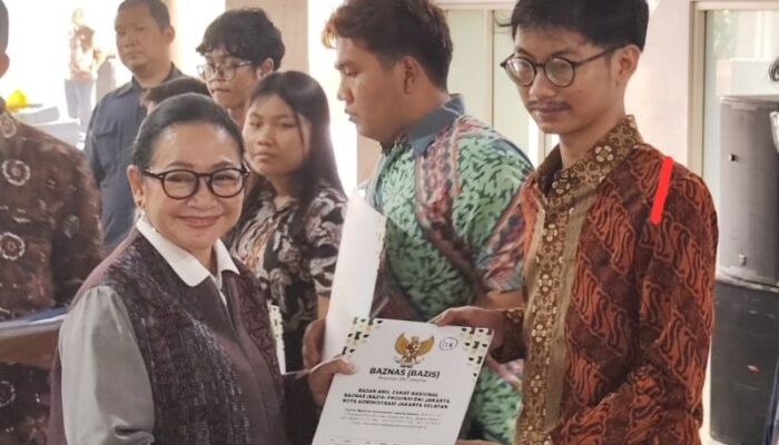 Chicha Koeswoyo Kawal Bantuan Tebus Ijazah Warga Prasejahtera