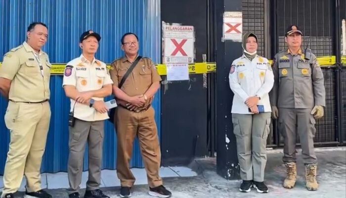 Satpol PP Segel Toko Mihol di Wonokromo, Jual Eceran Dekat Permukiman