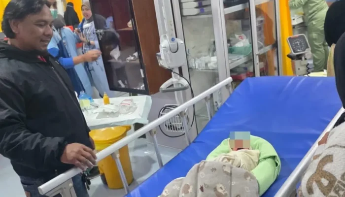 Bayi dalam Kardus Dievakuasi ke RSSA